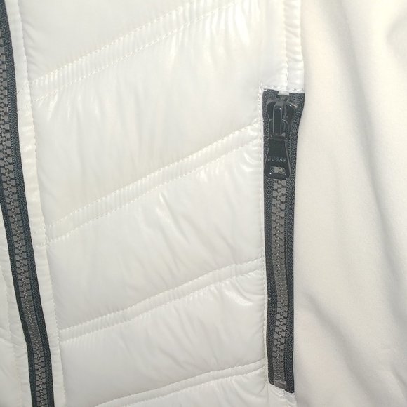 Guess White Puffer Coat with hood - Picture 3 of 7